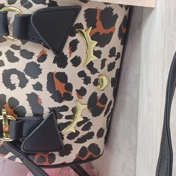 Betsey Johnson Cheetah Mini Barrel NWT - Picture 2 of 9